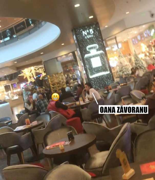 Oana Zăvoranu, la o cafenea din mall alături de un ”Ursuleț” manierat