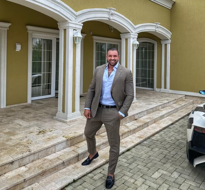 Alex Bodi și-a parcat pe trecerea de pietoni Lamborghini-ul de peste 200.000 de euro. Ce “urgență” avea afaceristului care era însoțit de Bianca Drăgușanu  | VIDEO