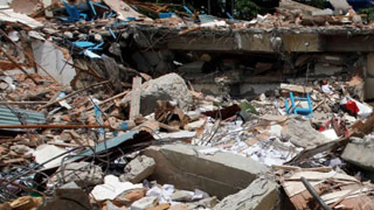 Peste 900 de persoane au fost scoase de sub daramaturi, in viata dupa cutremurul din China