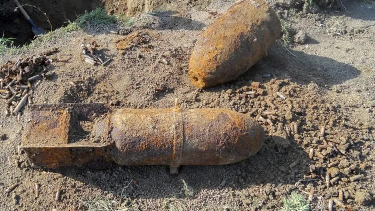 Două bombe, de câte 50 de kilograme fiecare, în stare de funcționare, găsite în județul Bacău