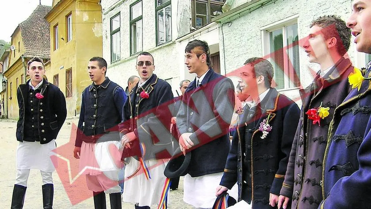 Junii brasoveni au schimbat obiceiul udatului
