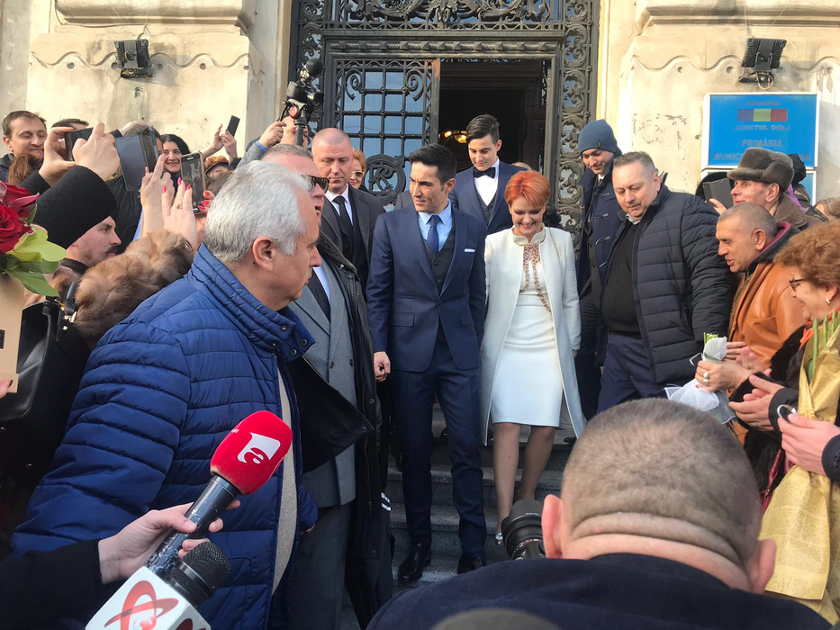 Primele imagini cu Lia Olguța Vasilescu mireasă. Cum s-a îmbrăcat