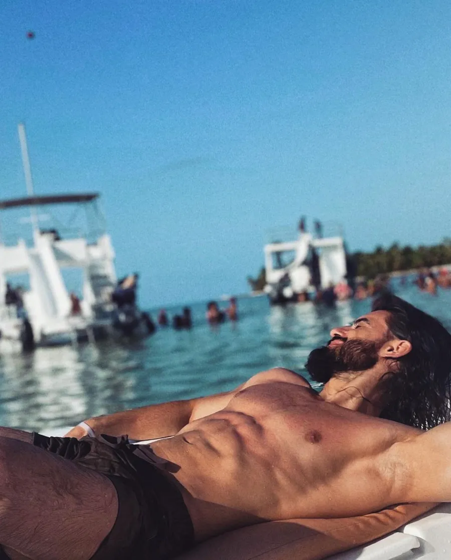 Cea mai cunoscută ispită de la Insula Iubirii în fața a 25 de femei 