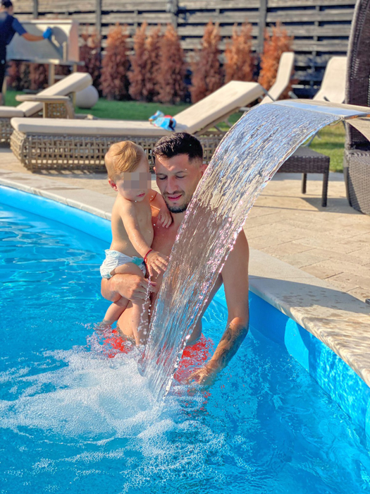 Mihai Costea, în piscină cu Zian Alexandru