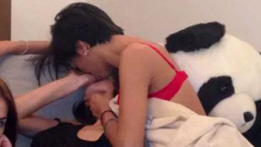 Paranghelie ca intre fete! Madaline Pamfile saruta cu foc o alta domnita. Vezi cine este aceasta!