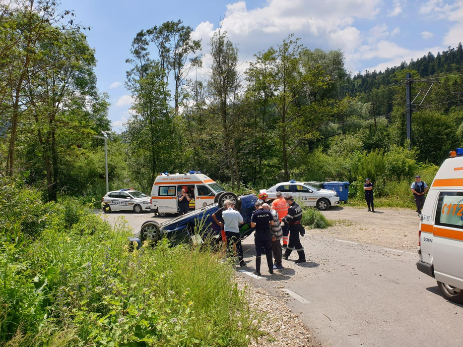 Vacanță încheiată la spital! 4 adolescenți au fost răniți, după ce mașina în care se aflau s-a răsturnat