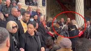 Ce s-a întâmplat la scurt timp după ce sicriul cu trupul neînsuflețit al Mioarei Roman a fost scos din biserică. Scena incredibilă a avut loc sub privirile Oanei și Catincăi Roman. VIDEO