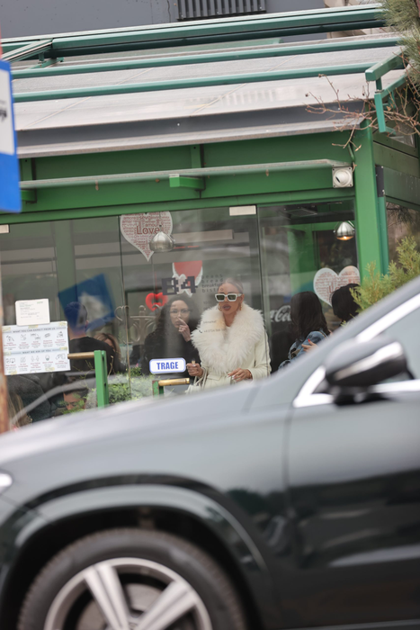 Bianca Drăgușanu și Alice Constantinică s-au întâlnit la o cafenea, unde blondina i-a dat câteva sfaturi de oraș