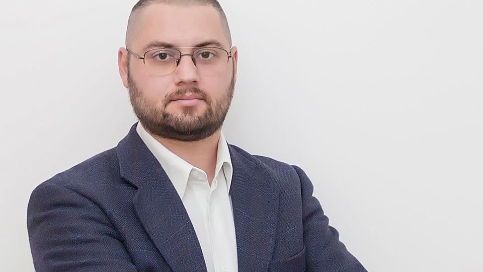 Elevi de liceu, tunşi la şcoală de profesoara de matematică! Un deputat a luat imediat atitudine