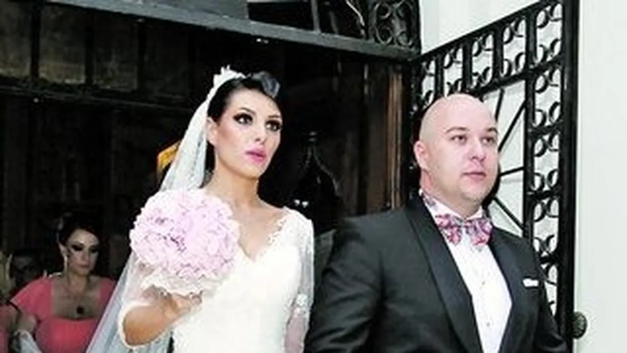 Le-a interzis invitatilor sa o fure! Emotionata pana la lacrimi, Sorana si-a dorit o nunta fara traditii