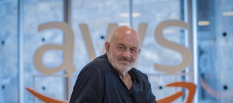 Interviu Werner Vogels, CTO Amazon: De ce AI nu elimină juniorii din IT