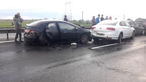 Trafic restricționat pe A1 în urma unui accident în care au fost implicate 9 mașini