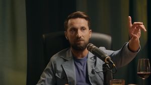 Nu e o glumă! Cât a ajuns să coste o supă de cocoș de curte cu găluște, în restaurantul lui Dani Oțil din București