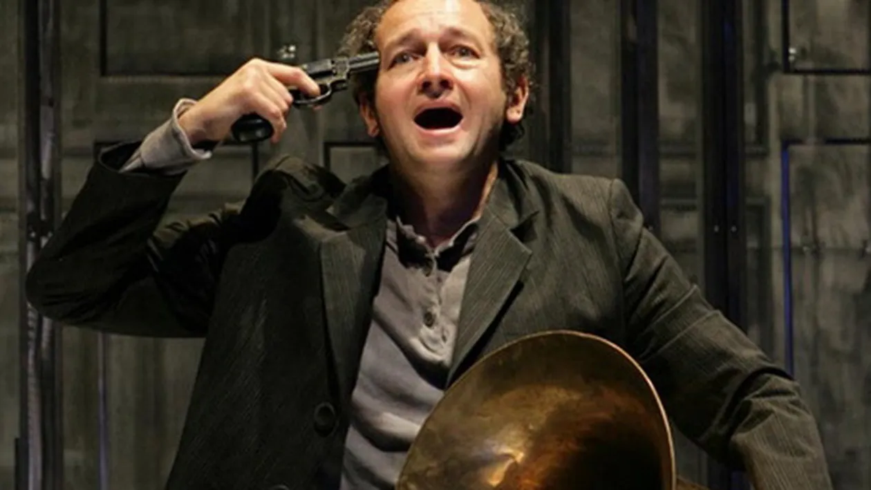 Descoperire incredibila in acte! Copilul unui celebru regizor de la noi nu are certificat de nastere si...