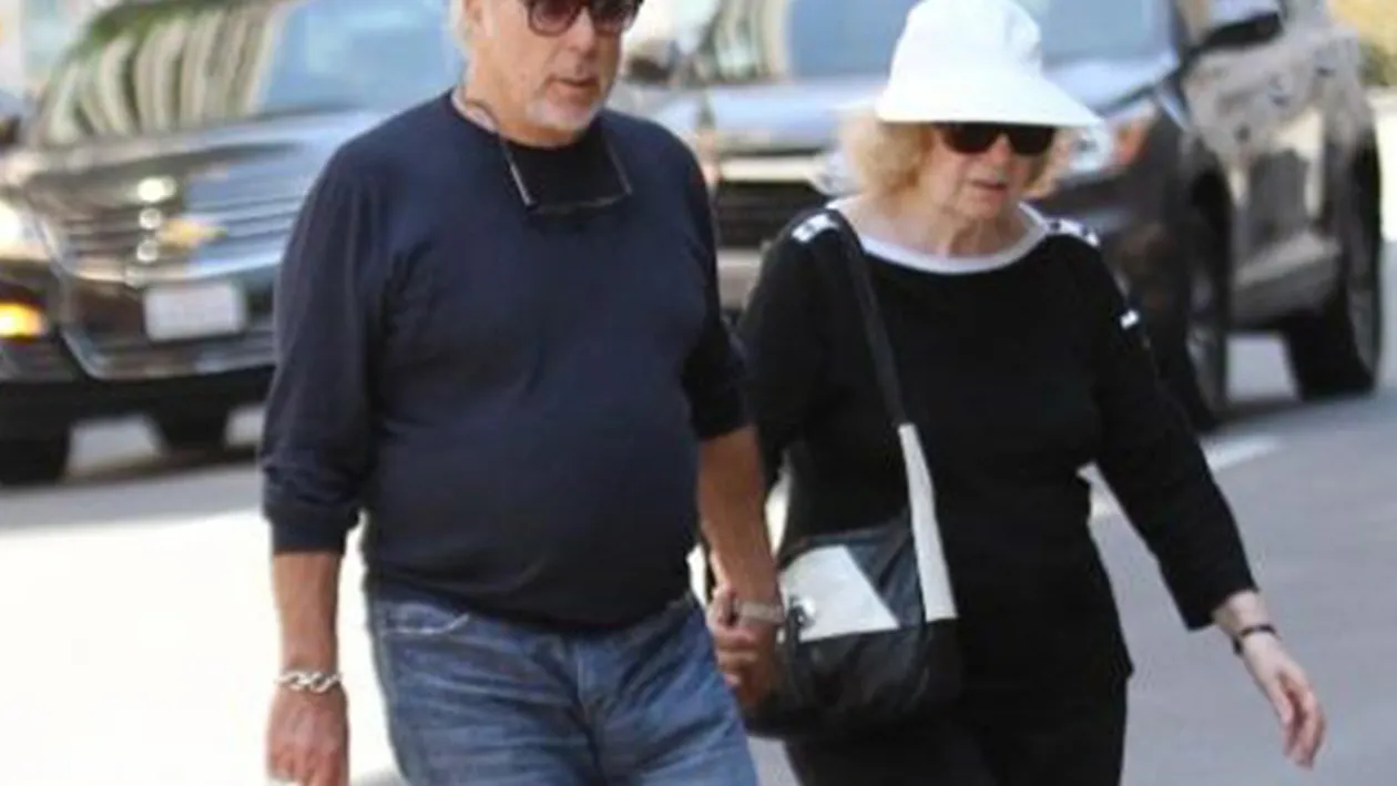 Cancerul a răpus-o! Soţia lui TOM JONES a murit!