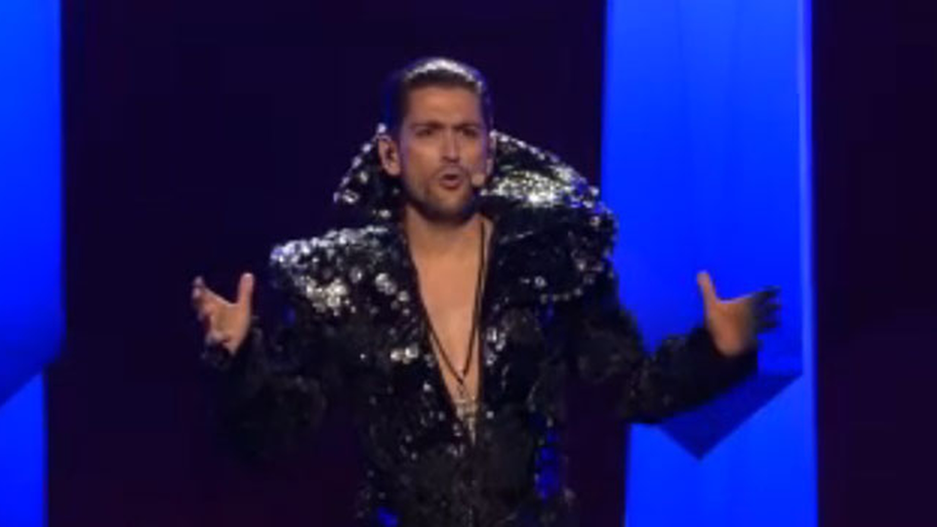 Romania sta cu sufletul la gura! Cezar Ouatu a cantat fantastic pe scena de la Eurovision! Coregrafia a fost dementiala!