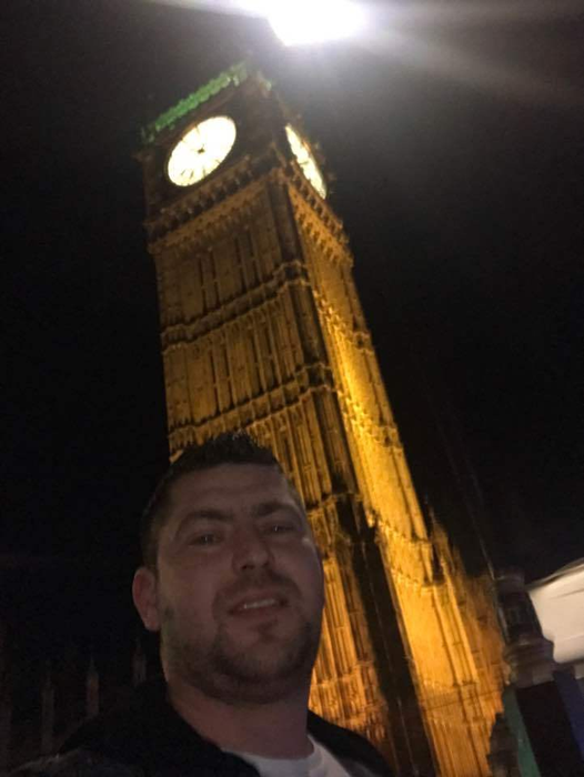 Atenţie! Imagini cu un puternic impact emotional Un brutar român i-a atacat pe terorişti din Londra cu… mătura şi făcăleţul: ”I-am dat un baschet în cap de l-am zăpăcit!”