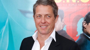 Hugh Grant se căsătoreşte pentru prima dată! Când va avea loc evenimentul