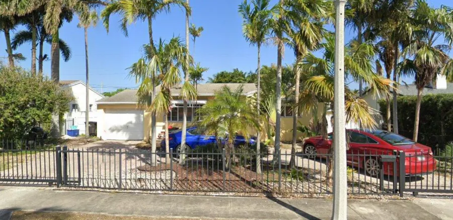 Elena Cârstea trăiește modest în raiul bogaților sursa foto: www.zillow.com