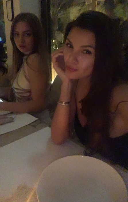 Ramona Gabor, prima petrecere după izolare! Vedeta s-a relaxat la piscină, iar apoi a luat masa la unul dintre restaurantele de lux din Dubai