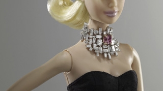 Aceasta este cea mai scumpa papusa Barbie din lume! Afla aici cat costa