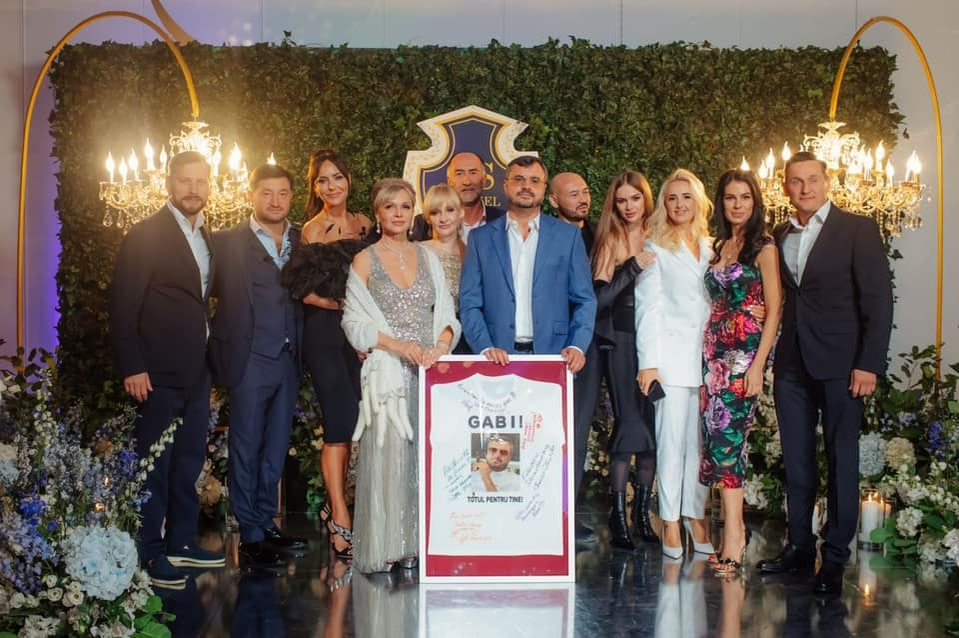 Gabriel Stati și-a sărbătorit ziua de naștere. Ce ținută sexy a purtat iubita, la petrecerea fastuoasă