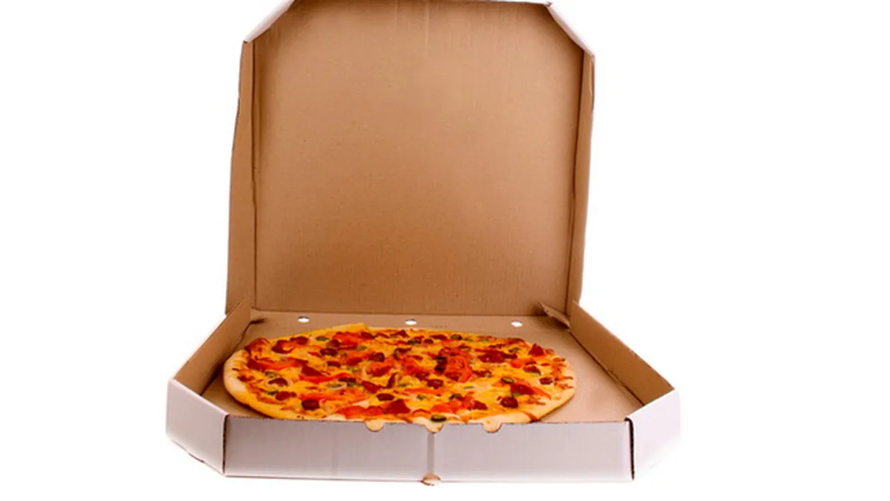 A comandat o pizza, dar a avut un adevarat SOC in clipa in care a deschis cutia! Ce era inauntru!