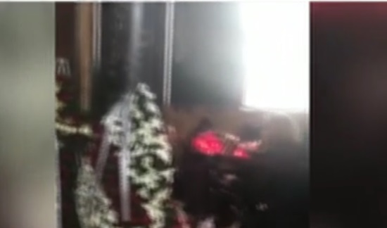 Oana Roman a făcut-o pe Ana să plângă. Mărturii și imagini din capela suferinței, unde este sicriul Ionelei Prodan