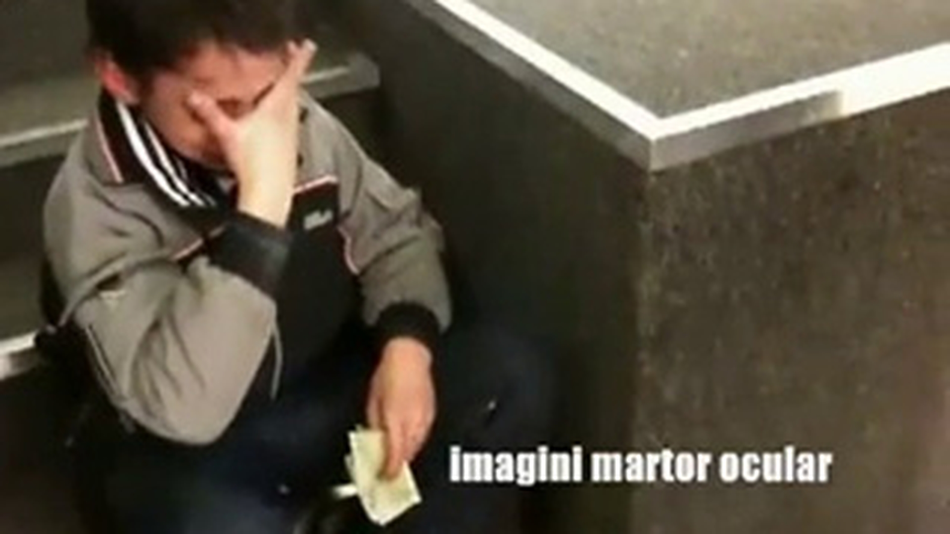 Imagini revoltatoare! Un copil de doar cativa ani a fost torturat de paznicii unui mall cu spray-ul paralizant - Uite-l cum arata si cum abia mai vorbeste dupa ce a inhalat piper