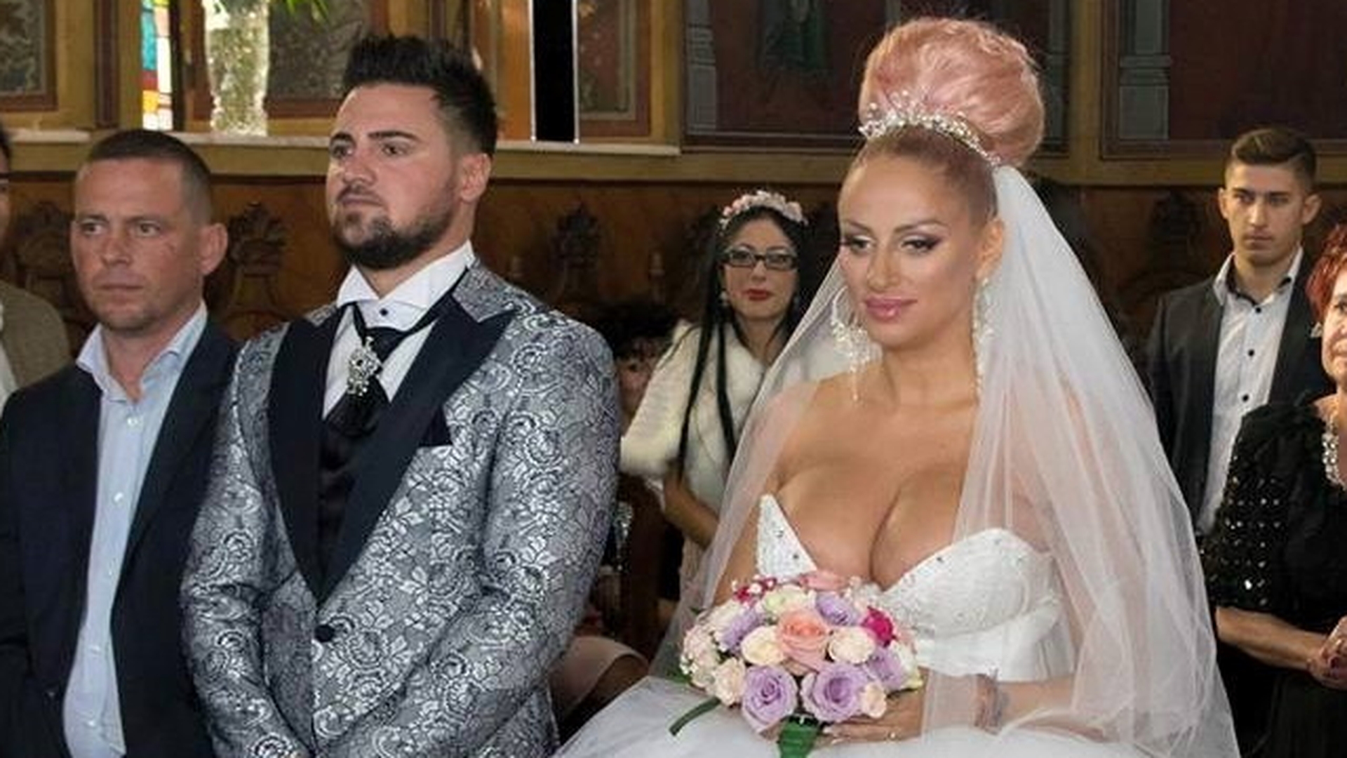Sanziana Buruiana si-a scos burtica la inaintare! Ce mesaj are pentru fiica ei!