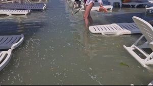 Stațiunea din România distrusă de ape. Marea a inundat zona de plajă, astăzi