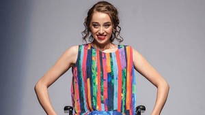 A urcat pe scena unui show de modă în scaunul cu rotile. Fotomodelul care a defilat cu Dana Săvuică a trecut printr-o tragedie