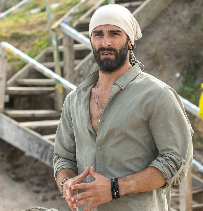 Actorul român care l-a jucat pe Vlad Țepeș recunoaște că nu se grăbește cu nunta: ”Îmi face capul calendar”