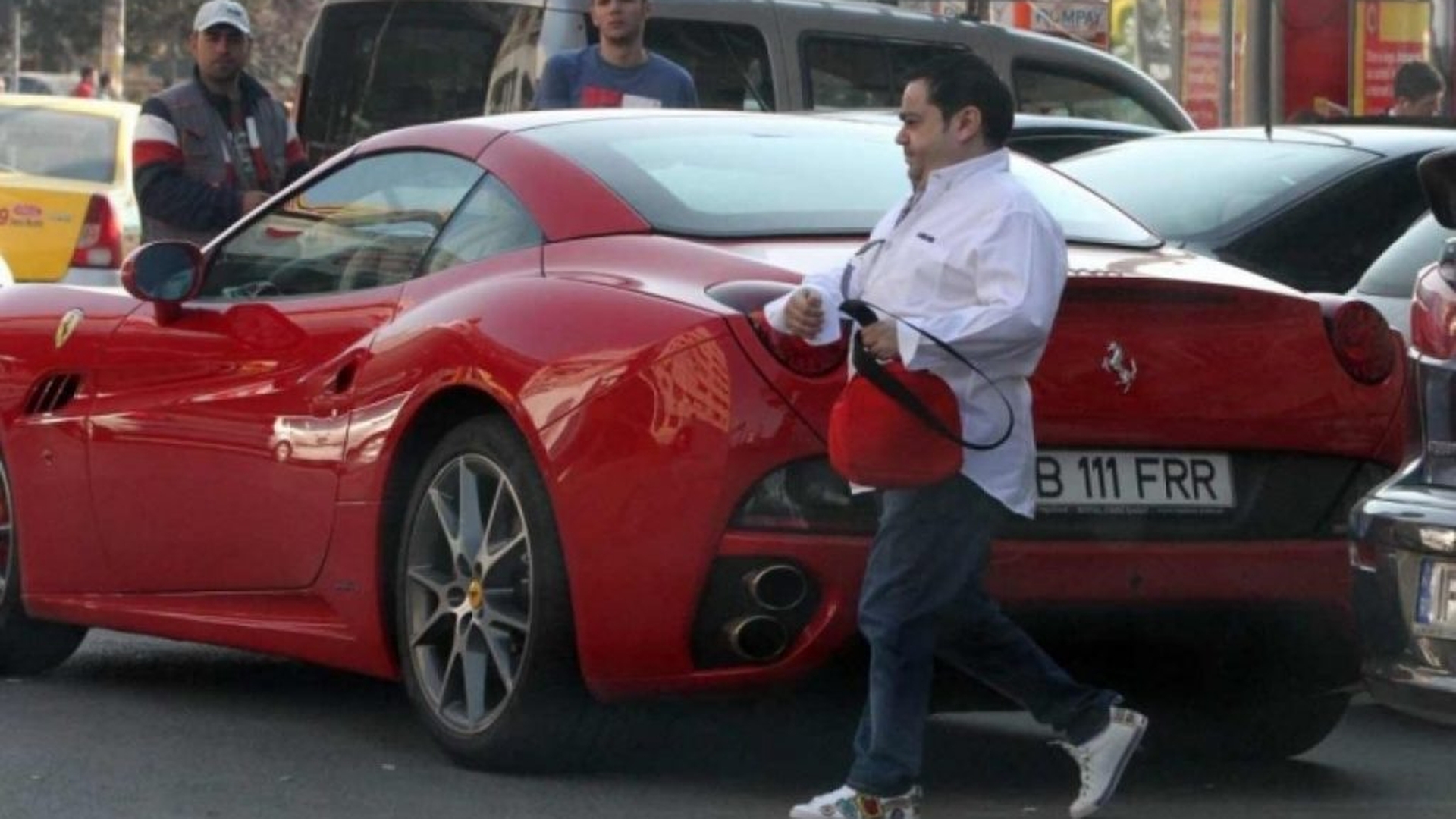 Boss de boss și pe șosele! Adrian Minune „și-a tras” bolid de peste 350.000 de euro. Primele imagini cu bijuteria pe patru roți