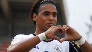 Eric De Oliveira a ajuns in Arabia Saudita! S-a cazat la hotel, a intrat la dus, si….
