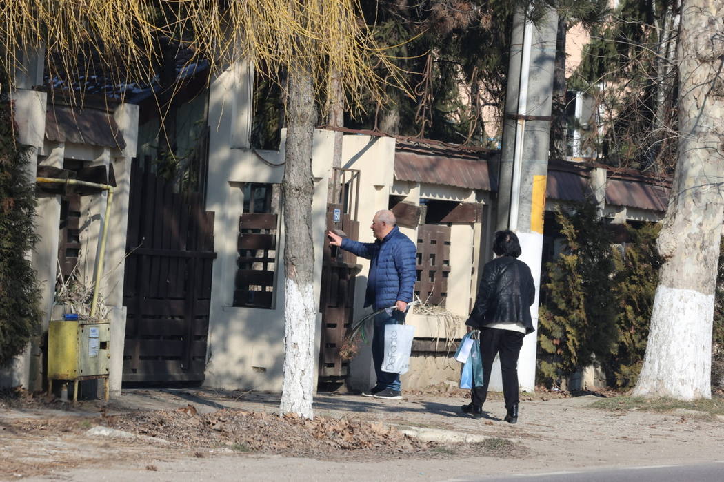 Cristian Țânțăreanu sună, dar nimeni nu-i răspunde (Foto: CANCAN.RO)
