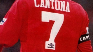 Cantona revine pe Old Trafford cu ocazia meciului de retragere a lui Paul Scholes