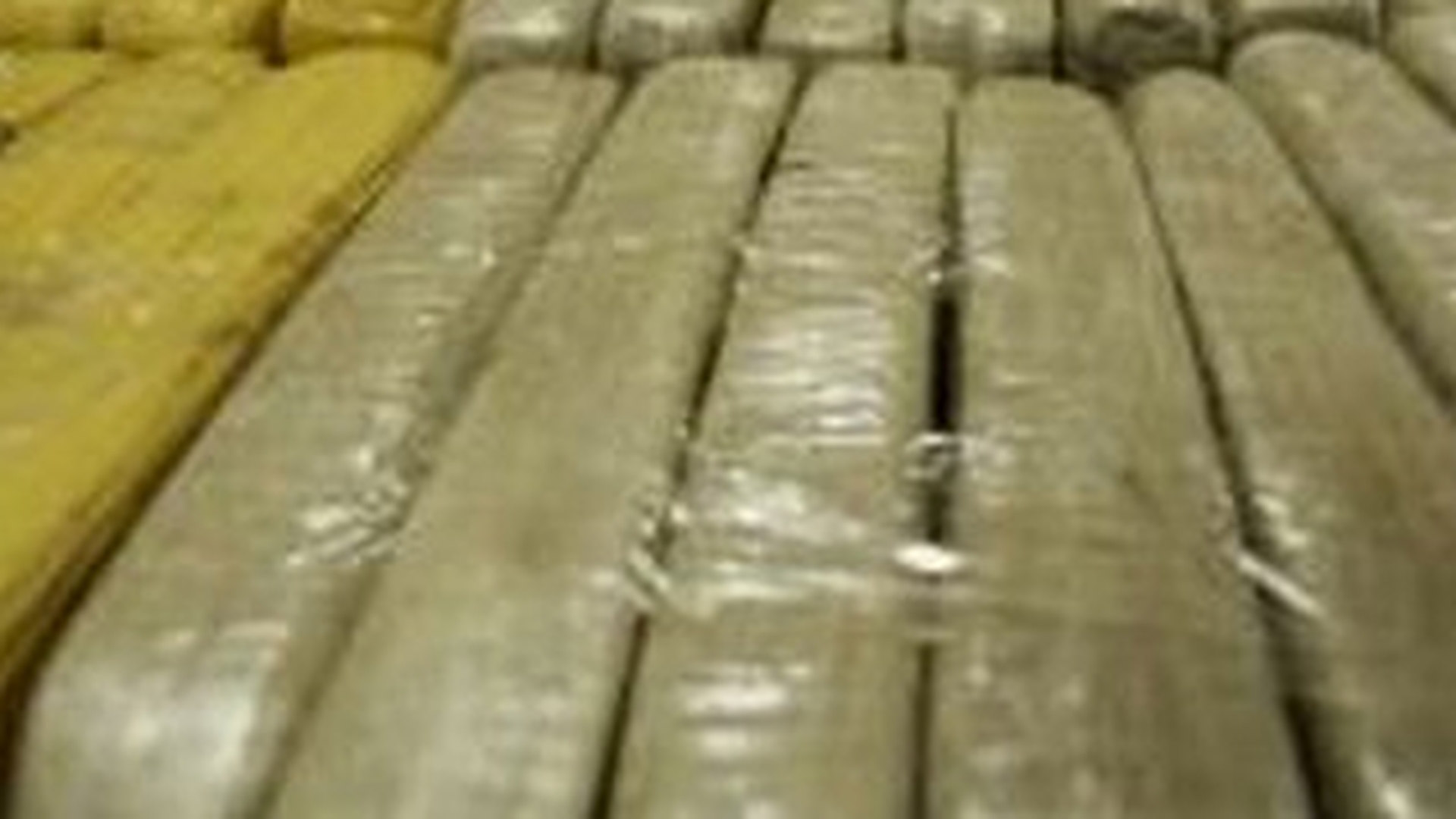 VIDEO Trei persoane au fost prinse cu 40 de kilograme de heroina pe A1