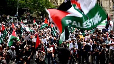 Sute de oameni s-au adunat în centrul Istanbulului pentru a protesta împotriva SUA și Israelului