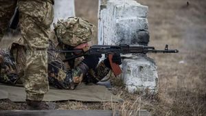 Un tânăr a fugit de acasă, ca să lupte în Ucraina. Părinții lui sunt în stare de șoc. “Este greu. Adam urma să ne ia de la aeroport, dar...”