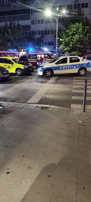 Accident grav în București, pe o arteră principală - două persoane au ajuns la spital
