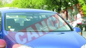 Basescu trece criza cu o Dacie si un bec