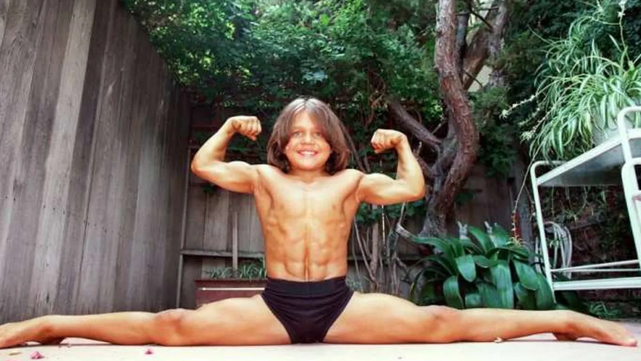 Îl mai ţii minte pe „micul HERCULE“? Aşa arată acum băieţelul pe care îl cunoştea o lume întreagă