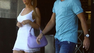 Sa se fi infiripat oare ceva? Cezara, transparenta si “mulata” la hotel! Costi, pazea, cel mai sexy grec a pus mana pe fata ta!