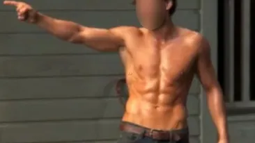 El este românul mai tare decât Victor Slav! E faimos, musculos şi a avut iubite de la Hollywood!