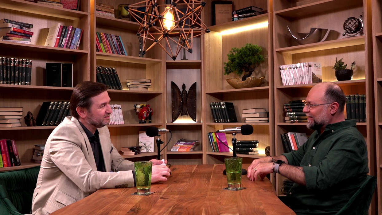 Podcastul integral cu Alexandru Conovaru poate fi urmărit pe canalul de YouTube "Altceva cu Adrian Artene" (Foto: captură video)
