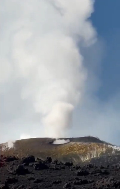 Cercuri de fum ies din Vulcanul Etna, din Italia / Foto: Captură Video