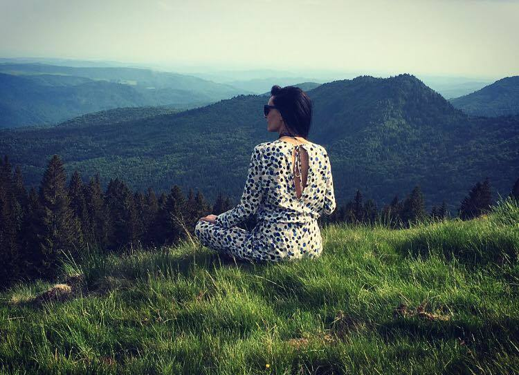 Cosmina Păsărin nu mai lasă să i se vadă în imagini formele sexy
