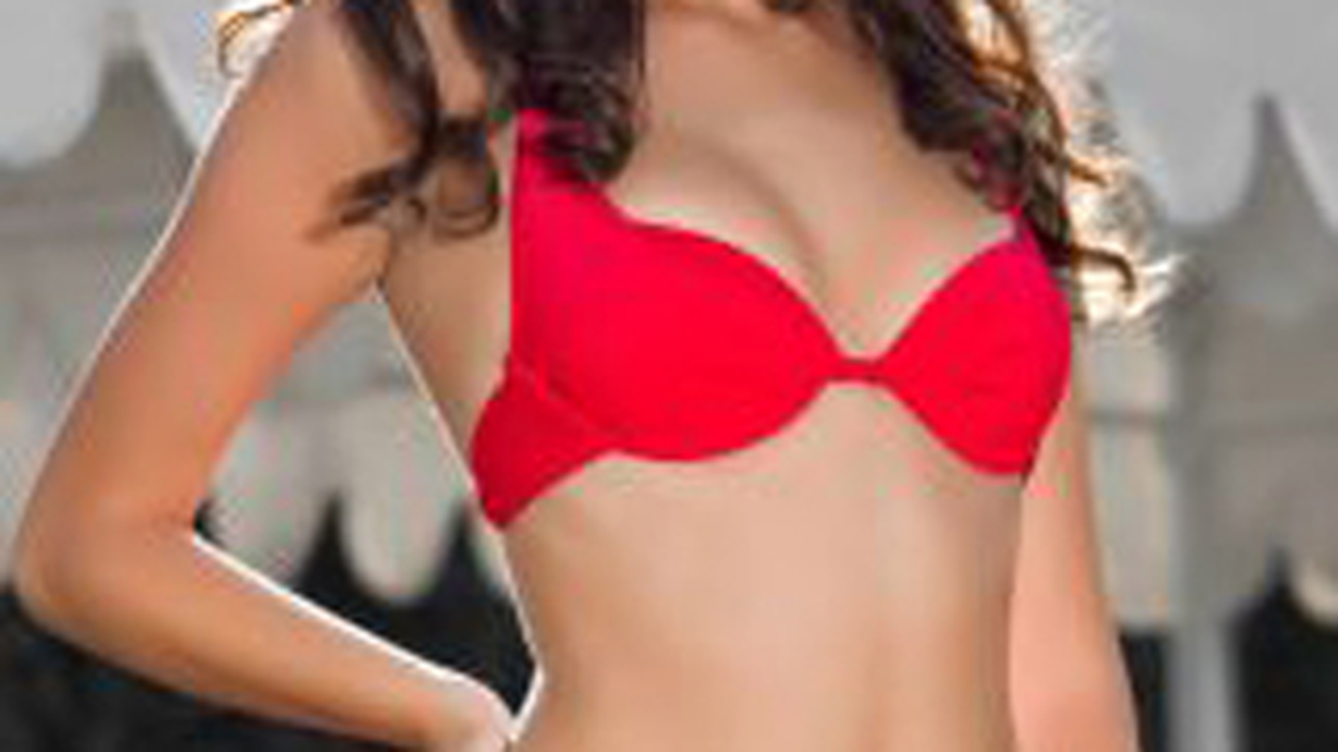 "Miss Univers Romania" a trecut de interviul online! Romanca noastra se bate pentru titlul de cea mai frumoasa femeie din lume!