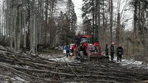 Misiune dificilă la Cota 1400. Un număr de 35 de copii și cinci adulți, blocați la un hotel din Sinaia, fără curent electric